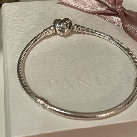 Pandora Moments Heart Clasp Snake Chain Bracelet - Picture 2 of 4